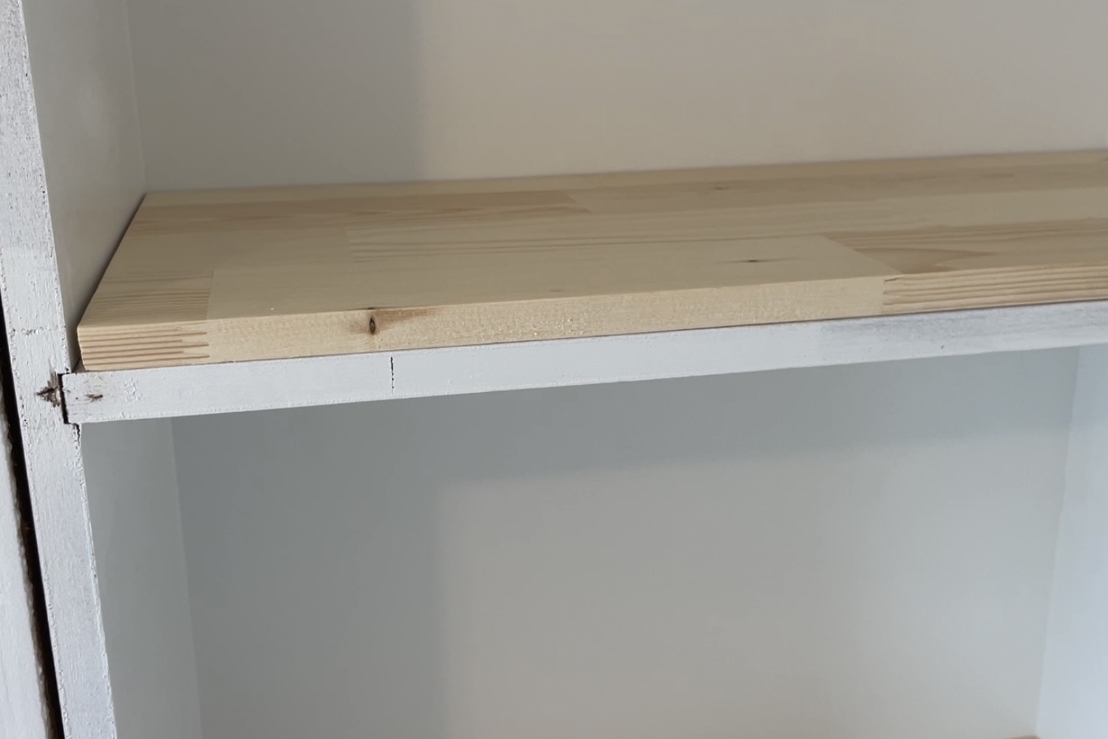 the easy way to build a built in arch shelf